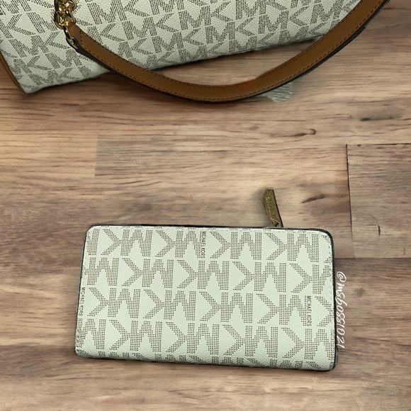 Michael Kors Susannah Large Saffiano Leather Tote + Wallet in Vanilla NWT - Picture 7 of 8